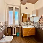 Locazione Turistica Girasole Bed and Breakfast Βερόνα